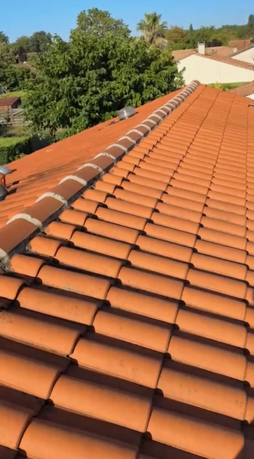 Remplacement d’un faîtage au mortier par un faîtage à sec sur closoir rigide ventilé à Blanquefort — vue 1