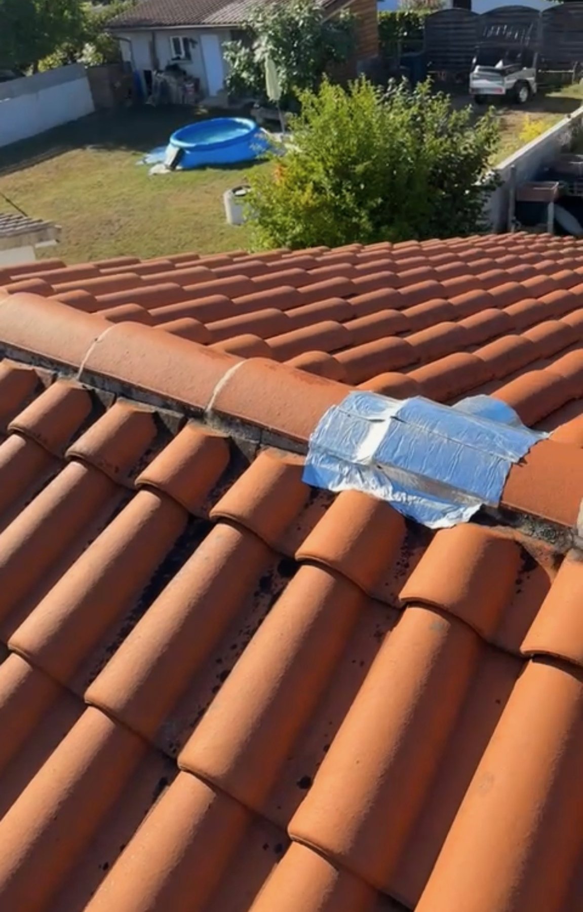 Remplacement d’un faîtage au mortier par un faîtage à sec sur closoir rigide ventilé à Blanquefort — vue 2