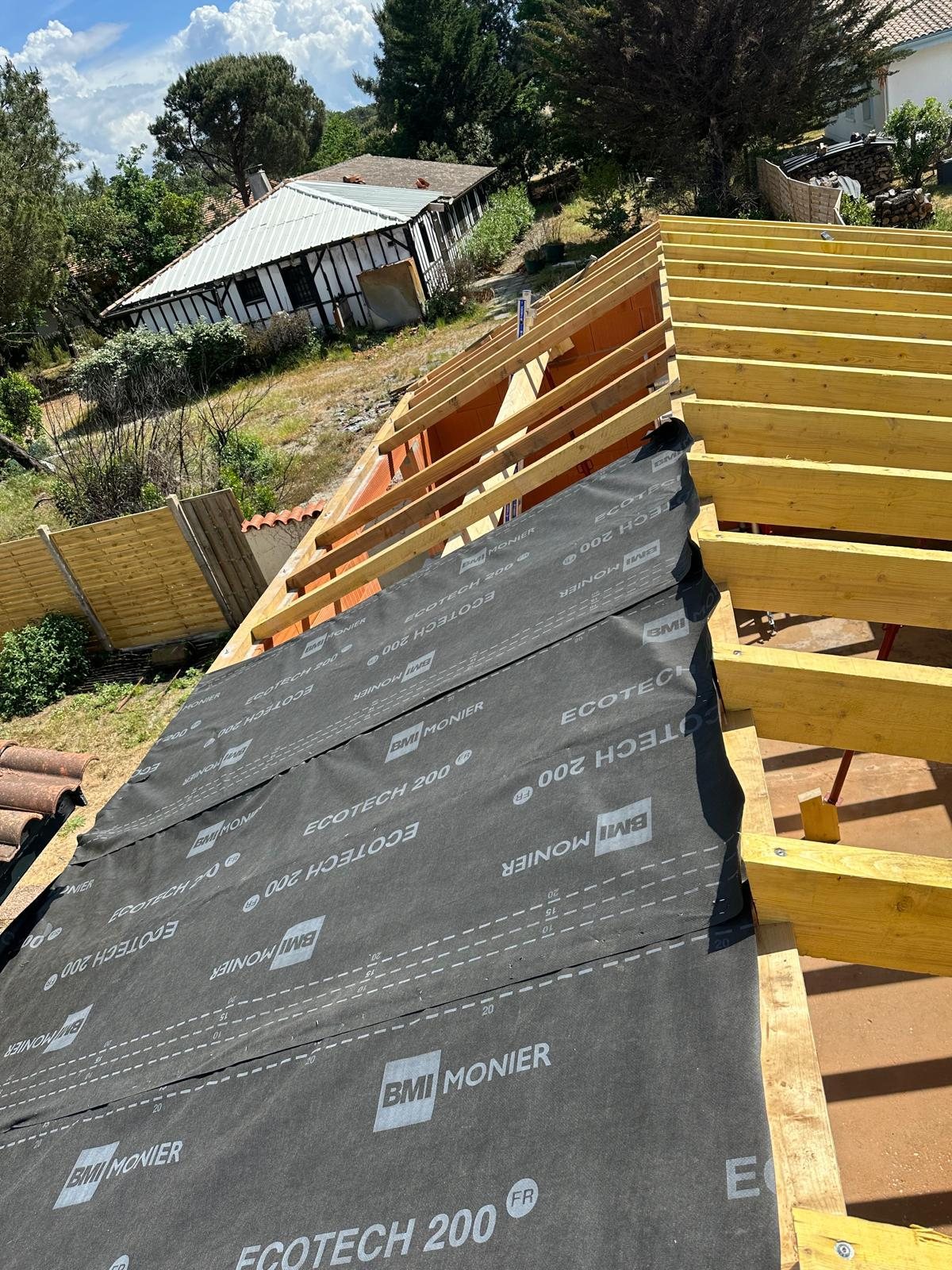 Réfection complète de la charpente et de la couverture d’un garage à Vendays-Montalivet — vue 3